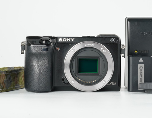 Near mint sony alpha - sony, nex-7