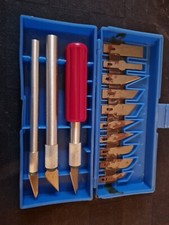 werkzeug messer in plastikdose