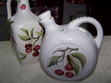 ulmer keramik,majolika,2 likörflaschen,kirschen