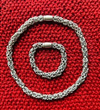 Ernstes design - Königskette