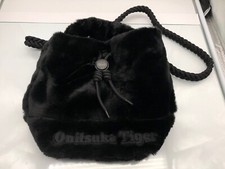 Onitsuka Tiger Bag Umhänge Tasche schwarz Kunstfell flauschig angenehm stylisch