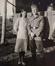 Junger Soldat in Uniform
