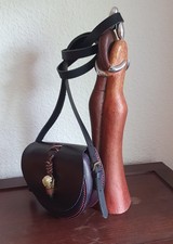 Ledertasche Handgefertigt schwarz Krähen Skull Verschluss