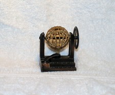 Miniatur Anspitzer, " Lotto Maschine " , Metall Die cast # 202 Sammlerstück