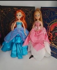 Zwei Winx Bloom und Flora