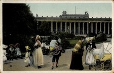Ak Berlin Mitte, Lustgarten, Altes Museum, Passanten, Kinderwagen - 4699739