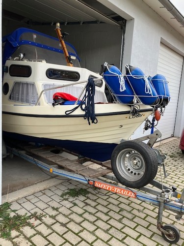 Kajütenboot mit trailer - 15, ps