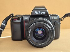 Nikon F 801 Analog SLR Kamera mit Nikkor 35–70mm Objektiv