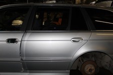 TÜR Hinten Links BMW 530d touring E39 Farbe Titansilber-met 354 Kombi