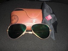 Ray-Ban Sonnenbrille mit braunem Etui – Vintage Look, goldfarbenes Metallgestell