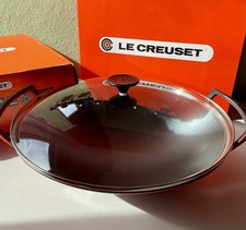 Le Creuset Wok aus Gusseisen mit Glasdeckel 36cm/4,5 Liter Kirschrot (Cerise)