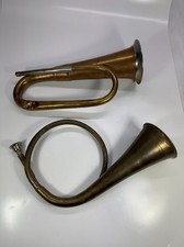 2 Stk altes MESSING HORN KAVALLERIEHORN BUGLE JAGDHORN Blasinstrument Instrument