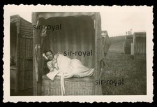 Büsum 1938 - Frau schläft im