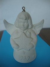 GOEBEL Jahresengel 1989 Engel m. Glöckchen Motiv Stern + weiß unglasiert