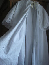 Wunderschöner antiker Taufmantel Taufumhang Spitzen Weißlochstickerei Brocante
