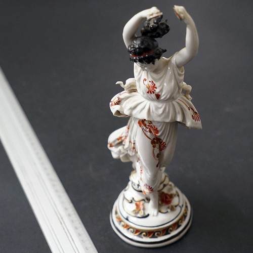 Bemalte porzellan figur - ,