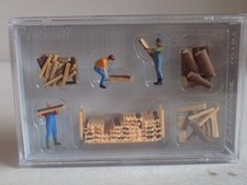 Preiser Beim Stapeln von Brennholz Kamin Forst Urlaub Camping 10707 H0 1:87 OVP