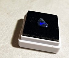 Schwarzer Opal (black opal)
