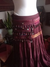 Schöner verzierter Ethno, Stammestanz, Taschengürtel. Bestickt, Münzen. Seelenschwestern