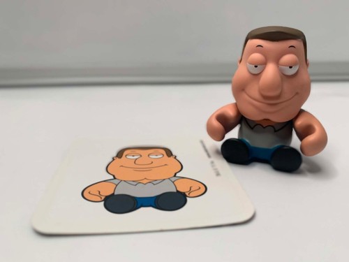 Kidrobot family guy joe - family,