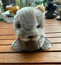 Robbe Kuscheltier grau Urlaubsandenken wie neu 20cm als Deko benutzt ?