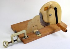 DDR Hand-Brotschneidemaschine Handkurbel HGB VEB Haushaltgerätebau Leipzig