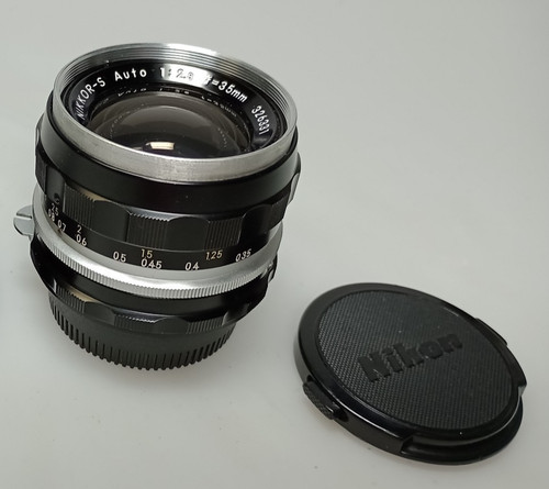 Nikon nikkor 35mm 8 - 35mm, f2.8