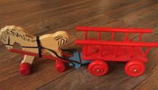Holzpferd mit Leiterwaren - DDR Holzspielzeug
