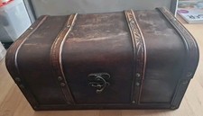 Kleine Deko-Truhe aus Holz und