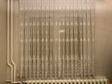 Store mit zartem Blumenmuster