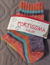 Handgestrickte Socken aus