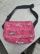 Nike Sporttasche mit Schulterriemen