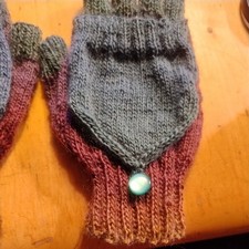 Klapp- Handschuhe , lila-beere- grün Handgestr. Gr. m-xl, Merino aus Neuseeland 