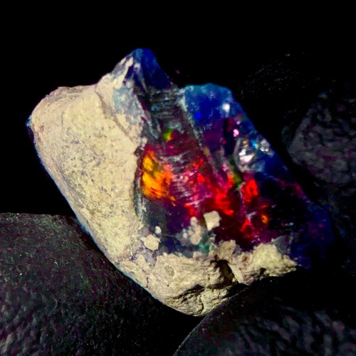 Black opal roh - black, Äthiopischer