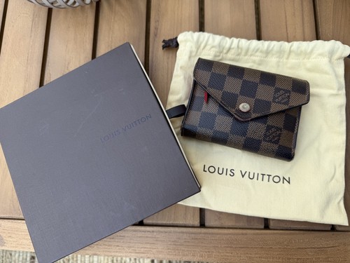 Louis vuitton damier - louis, ebene