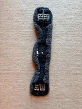 Mattes Kurzgurt Dressurgurt asymmetrisch 65 cm Lammfell Gurt