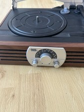  Plattenspieler mit Radio