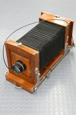 Schöne große Holzkamera mit