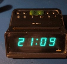 * BRAUN DIGITALUHR WECKER 4