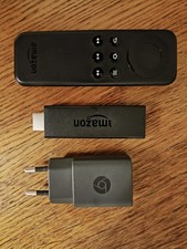 Fire TV Stick mit Fernbedienung und größerem Netzteil
