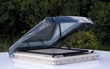 Remis REMItop Vario II Dachfenster Luke Wohnwagen-Dachhaube 1695789