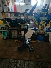 Batman Burgen, mit Batmanmobil und dazugehörigen Figuren.Masters of the universe