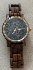 Wunderschöne Holzkern Uhr mit tollem Naturstein Zifferblatt ungetragen neu