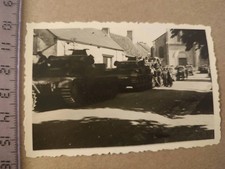 Kolonne deutscher Panzer/Ortsdurchfahrt/Foto/2.WK