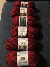 Red Heart Boutique - Trio rot