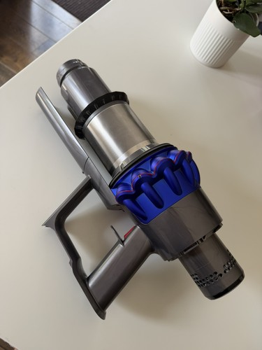 Dyson v15 main - &, big