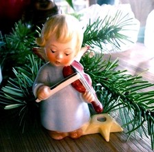 Goebel Porzellan Weihnachtsengel mit Geige Kerzenhalter Weihnachten 7 cm