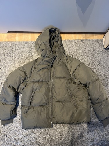 Eine warme winterjacke - eine,
