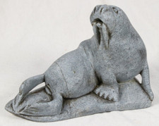 PETER TUKI Walross Skulptur