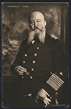 AK Großadmiral von Tirpitz, Portrait im stehen in Uniform mit Säbel 